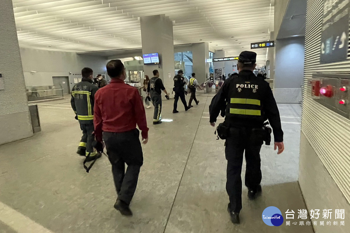 桃園機場捷運再傳炸彈恐嚇，警方加強巡檢全面防範。