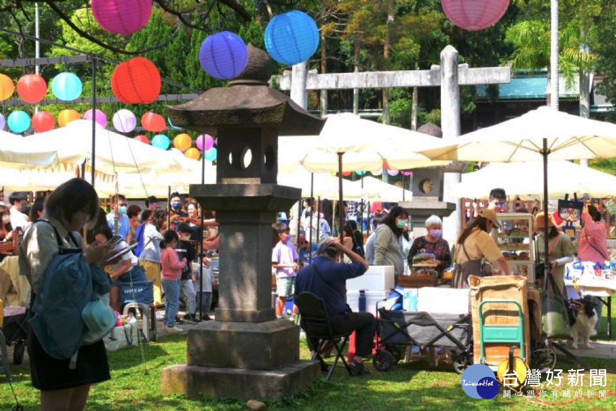 民眾徜徉在園區花響音樂及特色景點中，拍美照、逛市集、享用特色美食，感受春天的美好。<br />
<br />

