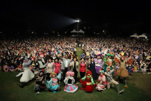 紙風車劇團北港運動公園開演，張麗善與大小朋友同樂/雲林縣府提供