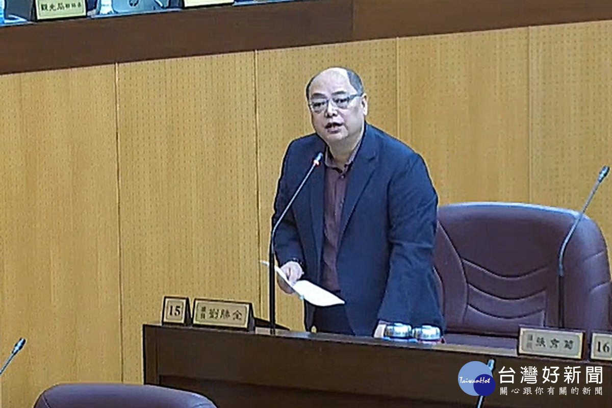 針對推動智慧農業，桃園市議員劉勝全於議事堂上提出質詢。
