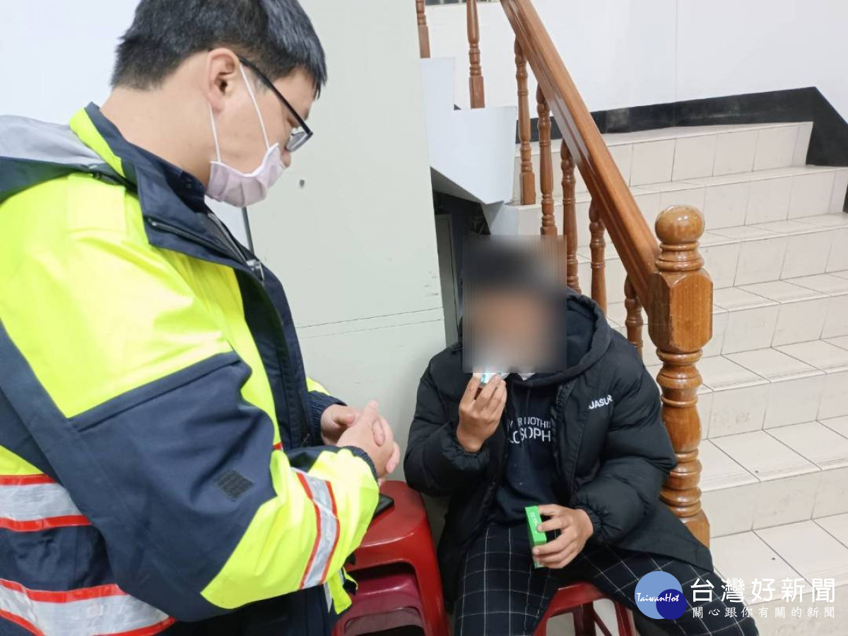 男子深夜不適遇藥局打烊，警所自備「感冒藥」救急。<br />
