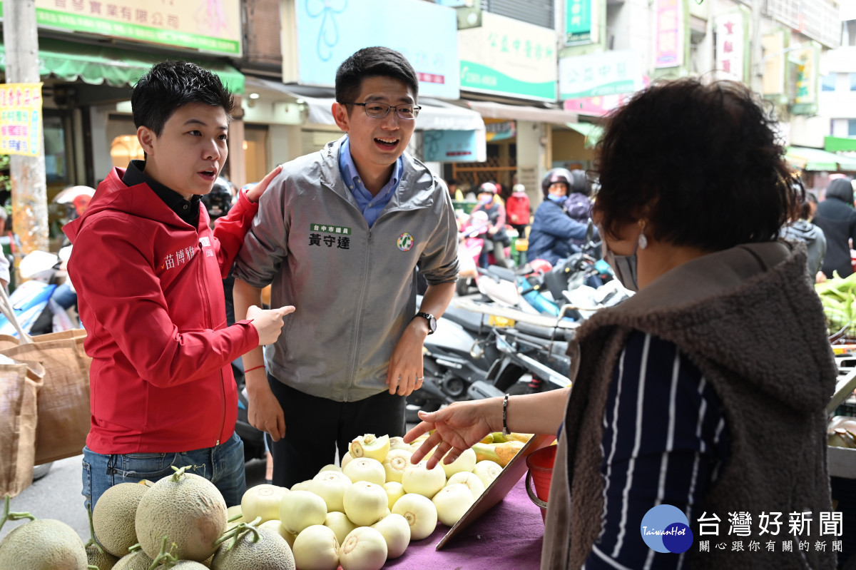 苗博雅到台中向上市場跟攤商推薦優秀好友黃守達