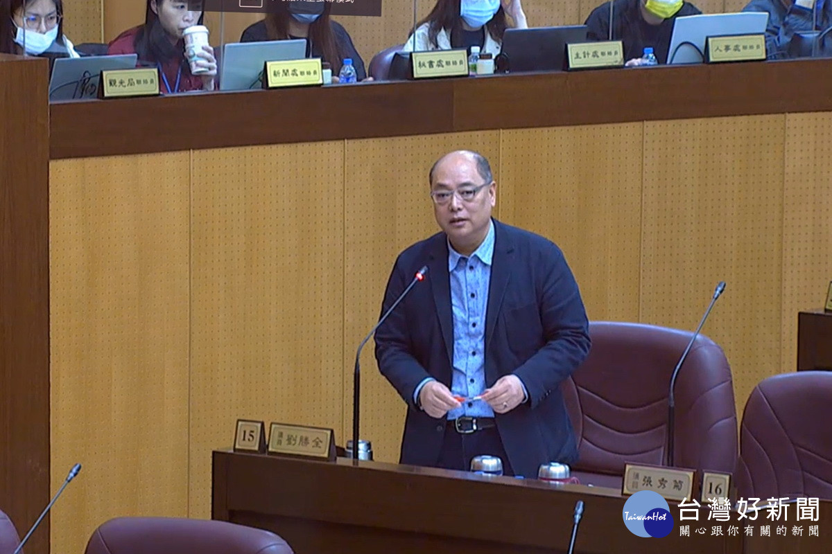 針對桃園特色旅遊發展，桃園市議員劉勝全於議事堂上提出質詢。