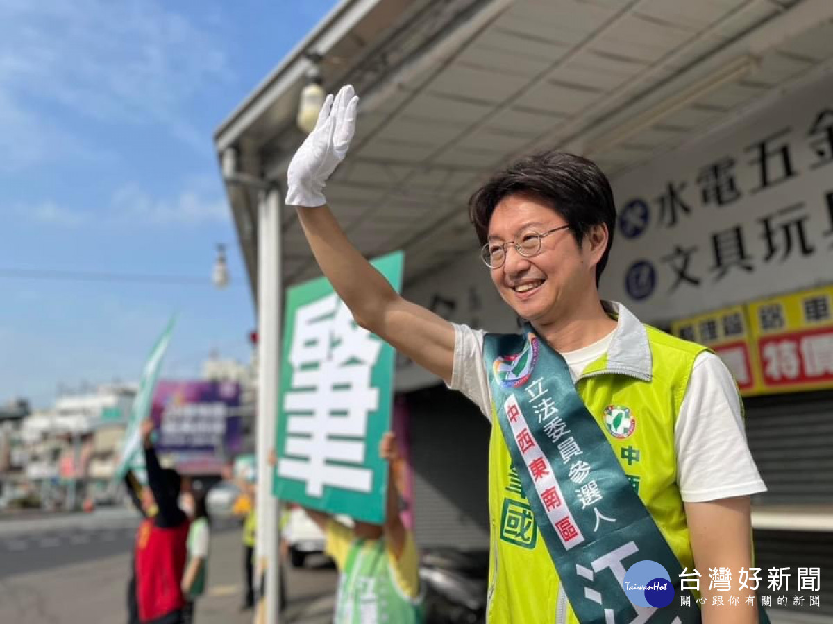 中西區市議員江肇國今天也搶灘東區建國市場旁道路拜票市議員江肇國提供