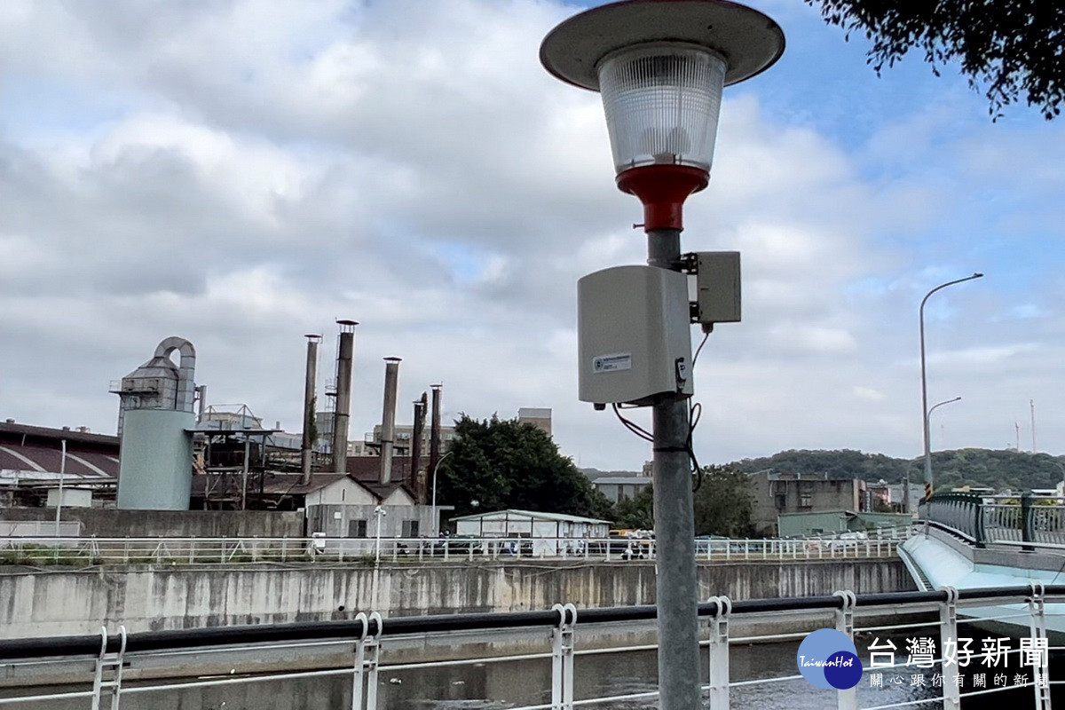「以空品感測物聯網平台作為桃園工業區的空品治理」中的空品感測器。