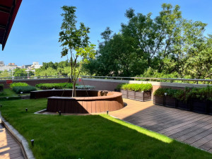 ▲綠屋頂補助案 (高雄市立空中大學-空中香草花園)。（圖／記者 許高祥 翻攝）