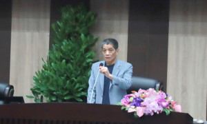 何議長期許縣府團隊對議員建言妥為規劃執行。（記者扶小萍攝）