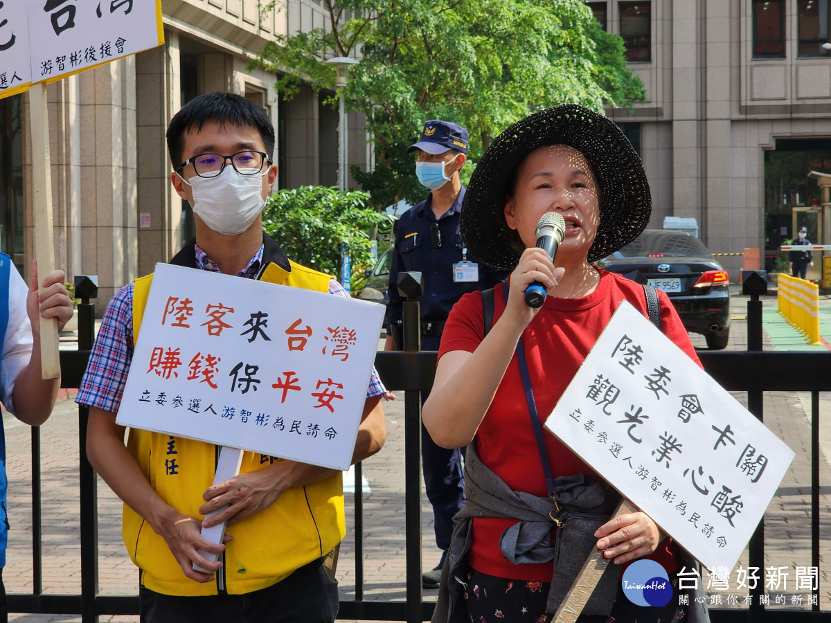 新黨赴陸委會送飯碗 嗆卡陸客害死業者生計