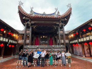 歐洲13位旅遊業者參訪霧峰林家宮保第園區。