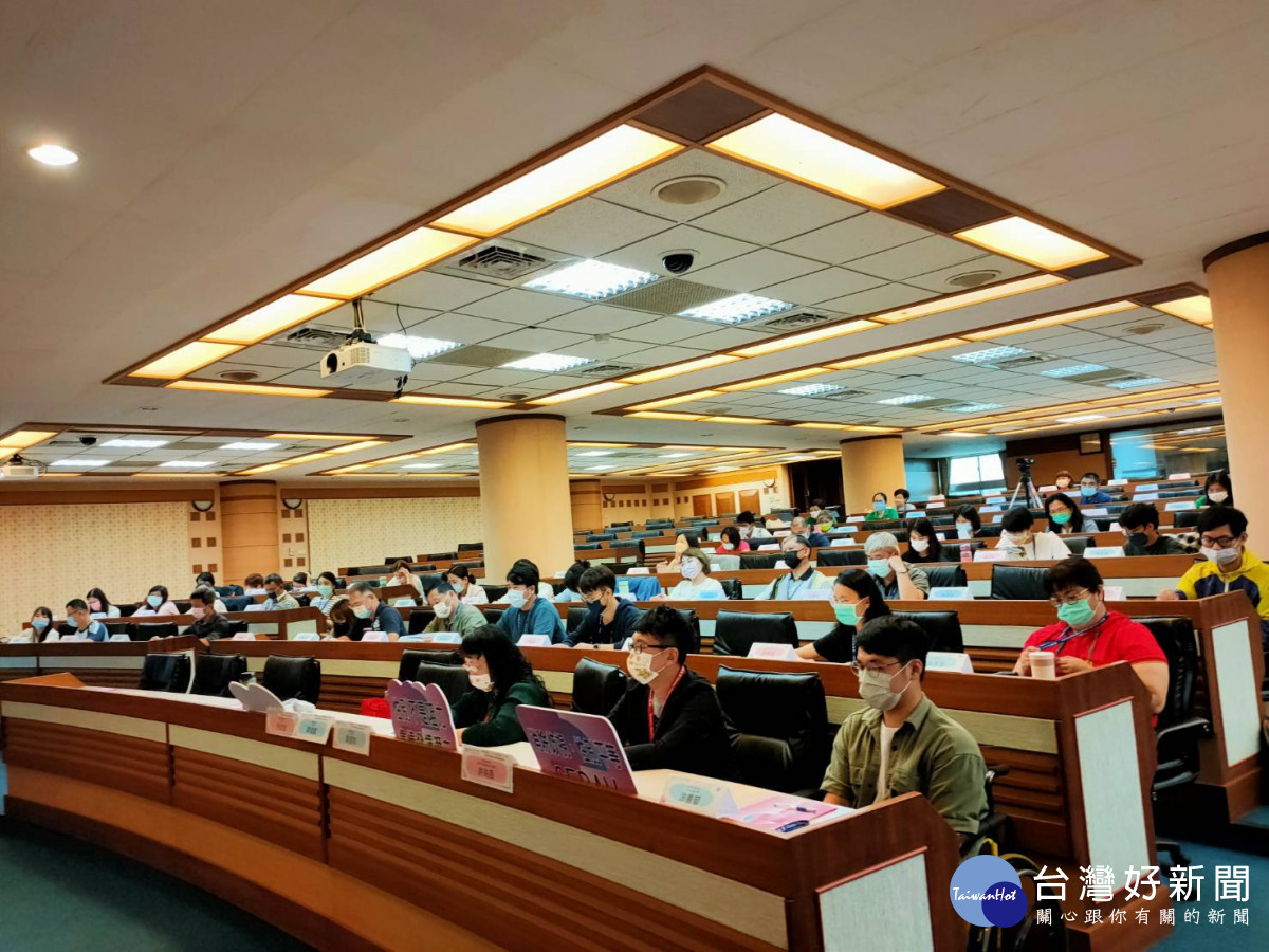 性別平等與學生申訴權益」研討，中部30所大專校院超過100人參加。圖／記者鄧富珍攝