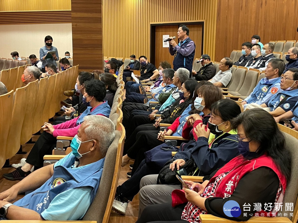 社區治安會議出席里長踴躍發言。<br />
