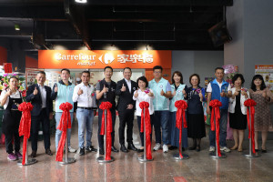 家樂福第三家分店「民族店」今天在金財神大樓剪綵開幕／陳致愷翻攝