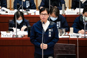 ▲陳其邁於議會上指示市府要有效率整合各種不同智慧城市解決方案，如交通、氣象、醫療等領域。（圖／記者 許高祥 翻攝）