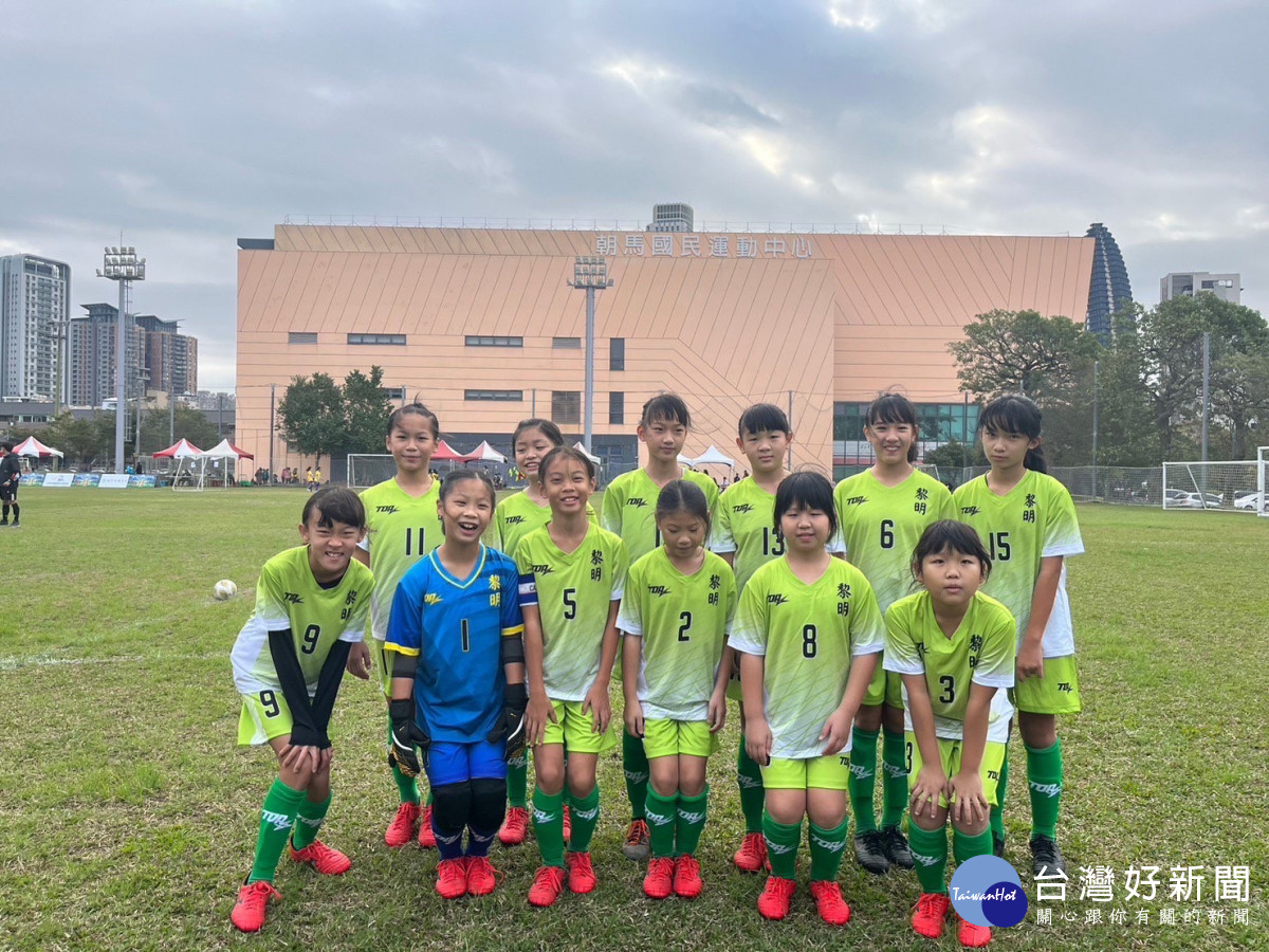 台中市南屯區黎明國小女足隊是台中女足教育的開端。立委張廖萬堅提供