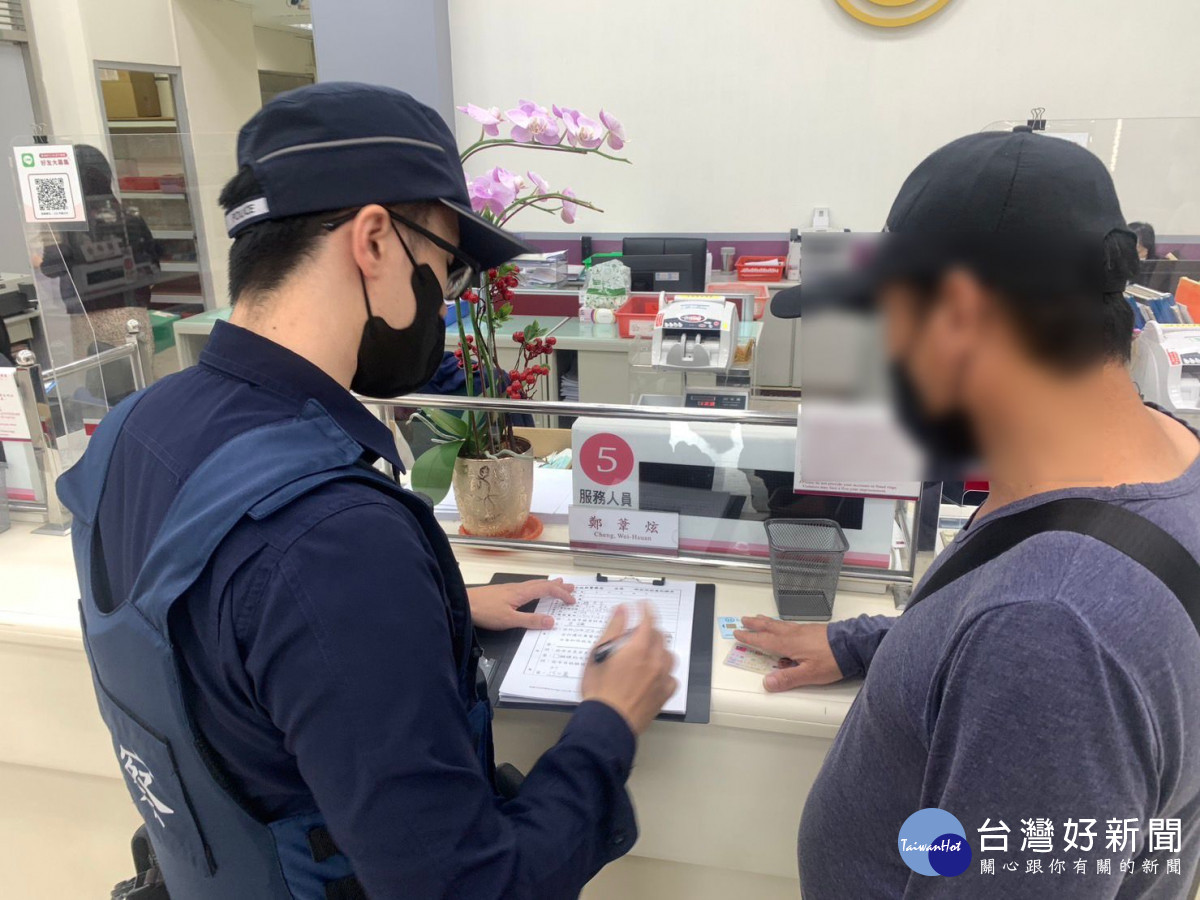 友誆投資虛擬幣詐騙，警、行員苦勸成功阻詐。