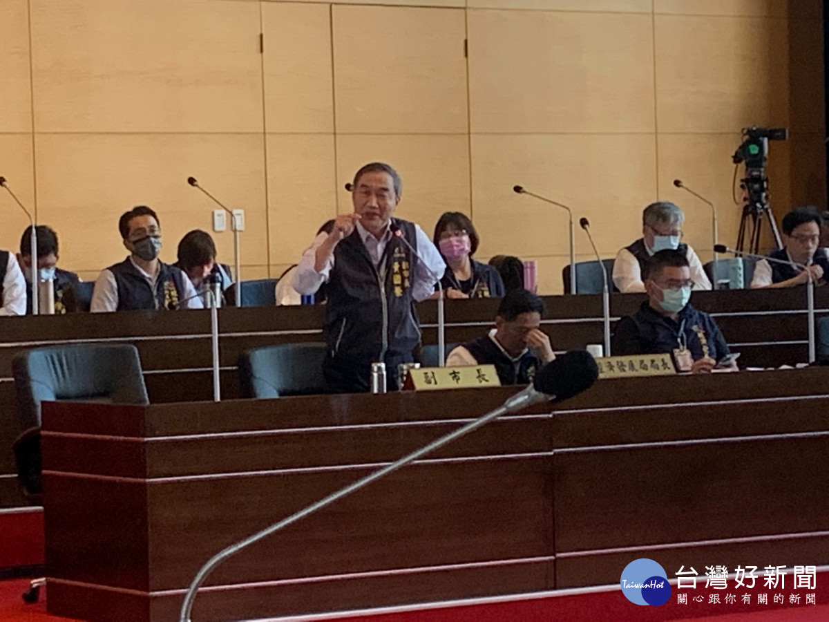 副市長黃國榮表示市府贊成燃媒換燃氣，至於台中是否興建核電廠他認為問題並不存在。曾雪蒨攝