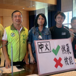 郭董拋出「 一縣市依核電廠」主張，民進黨市議員周永鴻(左起)、曾朝榮、張家銨、江肇國與蔡耀頡堅決民進黨「拒核」│立場！曾雪蒨攝