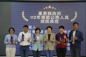 饒慶鈴表揚112年模範公務人員　加碼贈熱氣球自由飛獎勵