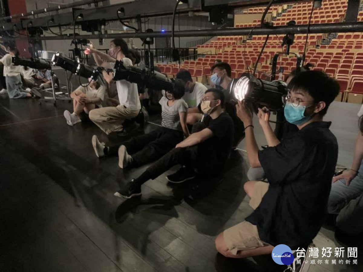 桃園市政府藝文設施管理中心自108年起持續推動青世代對劇場及戲劇的認識及參與。<br />
