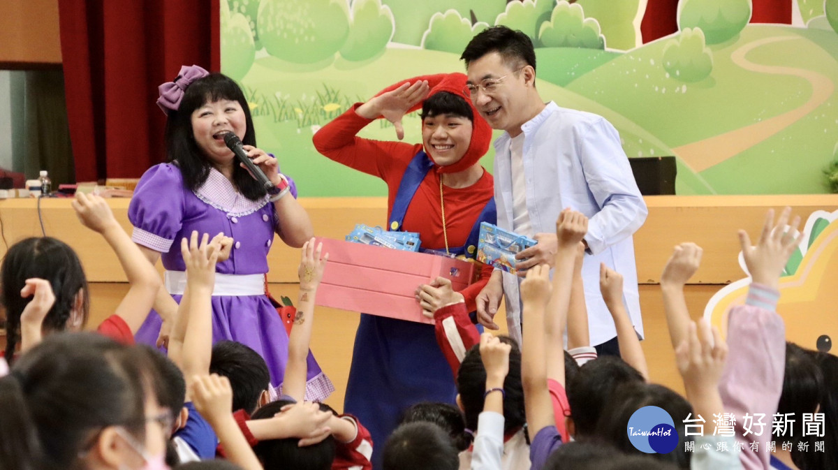 立委江啟臣結合公益傳播基金會，邀請「海波兒童劇團」前進豐原山城舉辦兒童劇場。