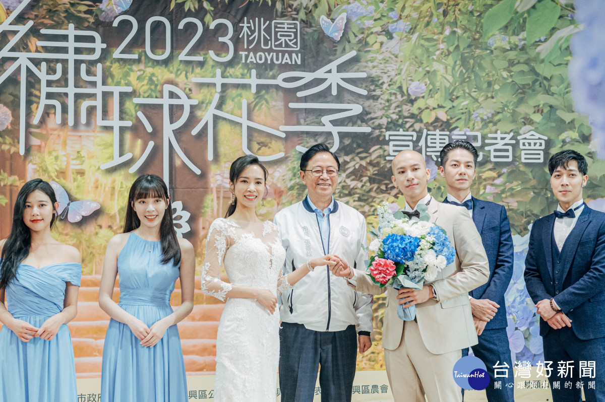 張市長表示，繡球花造型圓潤、飽滿，花語蘊含「團聚、美滿、永恆」之意。<br />
