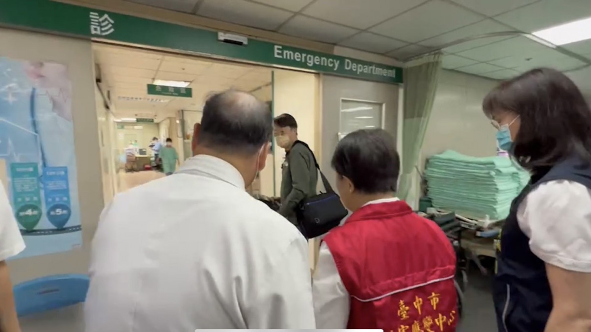 台中市長盧秀燕到現場查勘後也前往醫院探視傷者。民眾提供