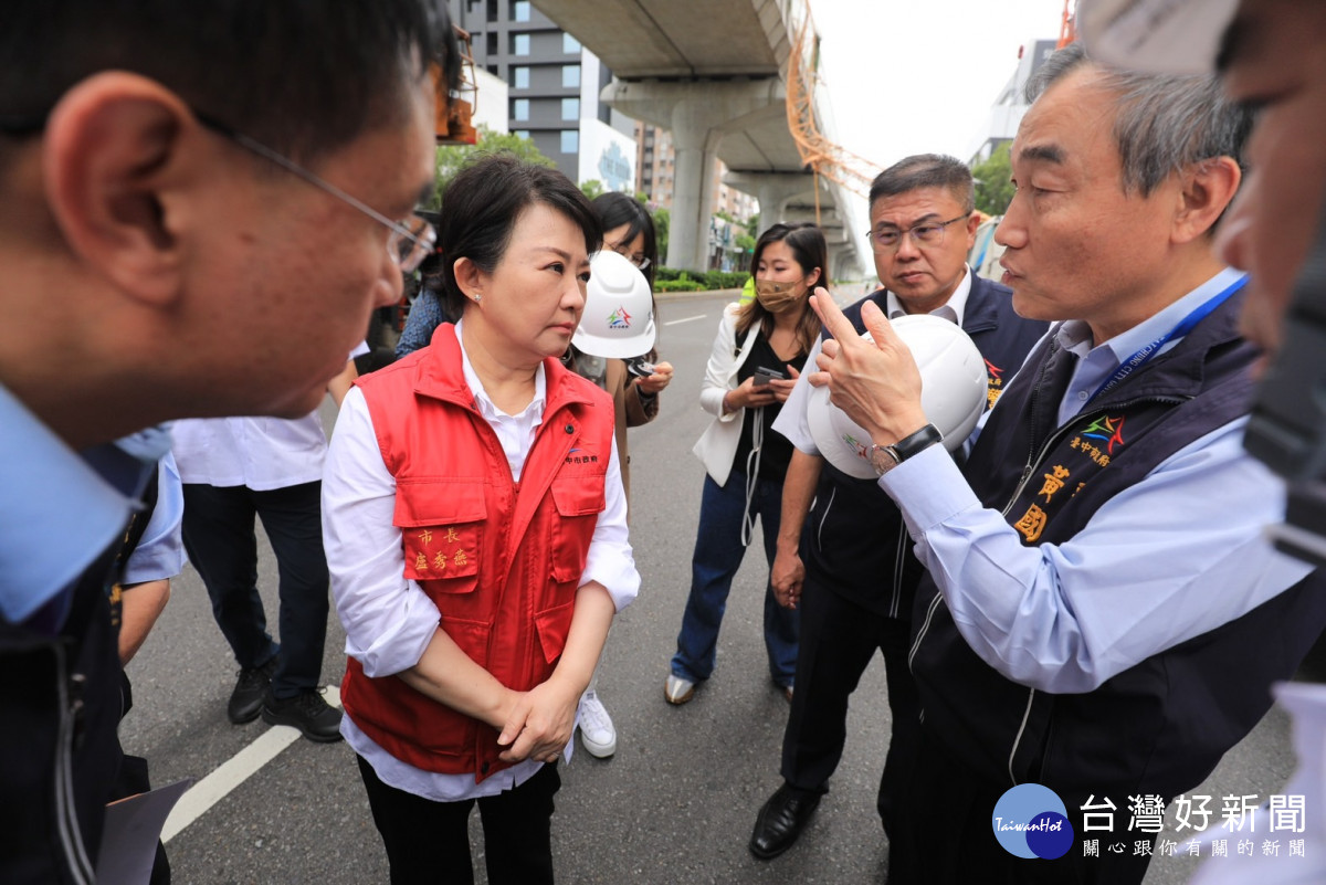 盧市長和局處首長親赴現場了解