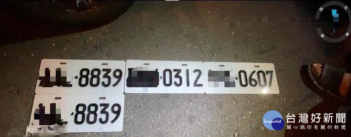 警方自陳男車上起出多面疑為偽造車牌。（南投分局提供）