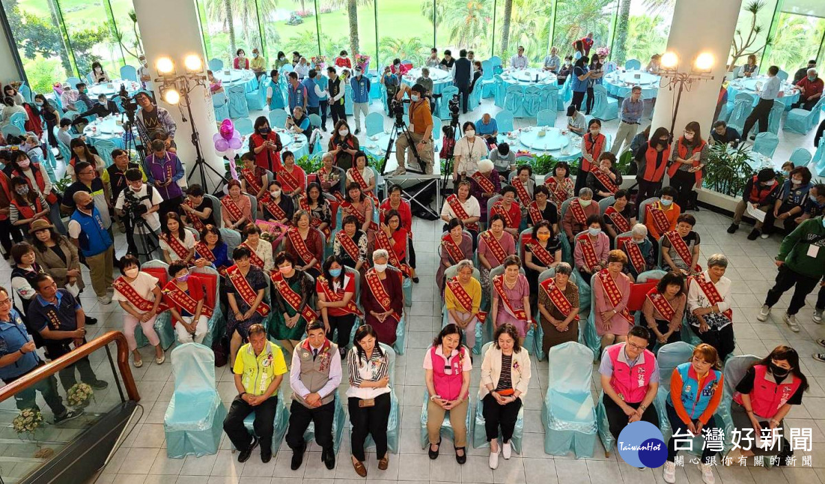 楊梅區公所為感謝楊梅區模範母親對於家庭與社會的付出，舉辦「112年度模範母親表揚大會」。