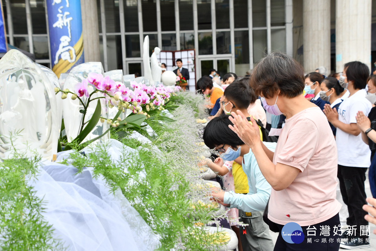 民眾祈福。圖／彰化縣政府提供