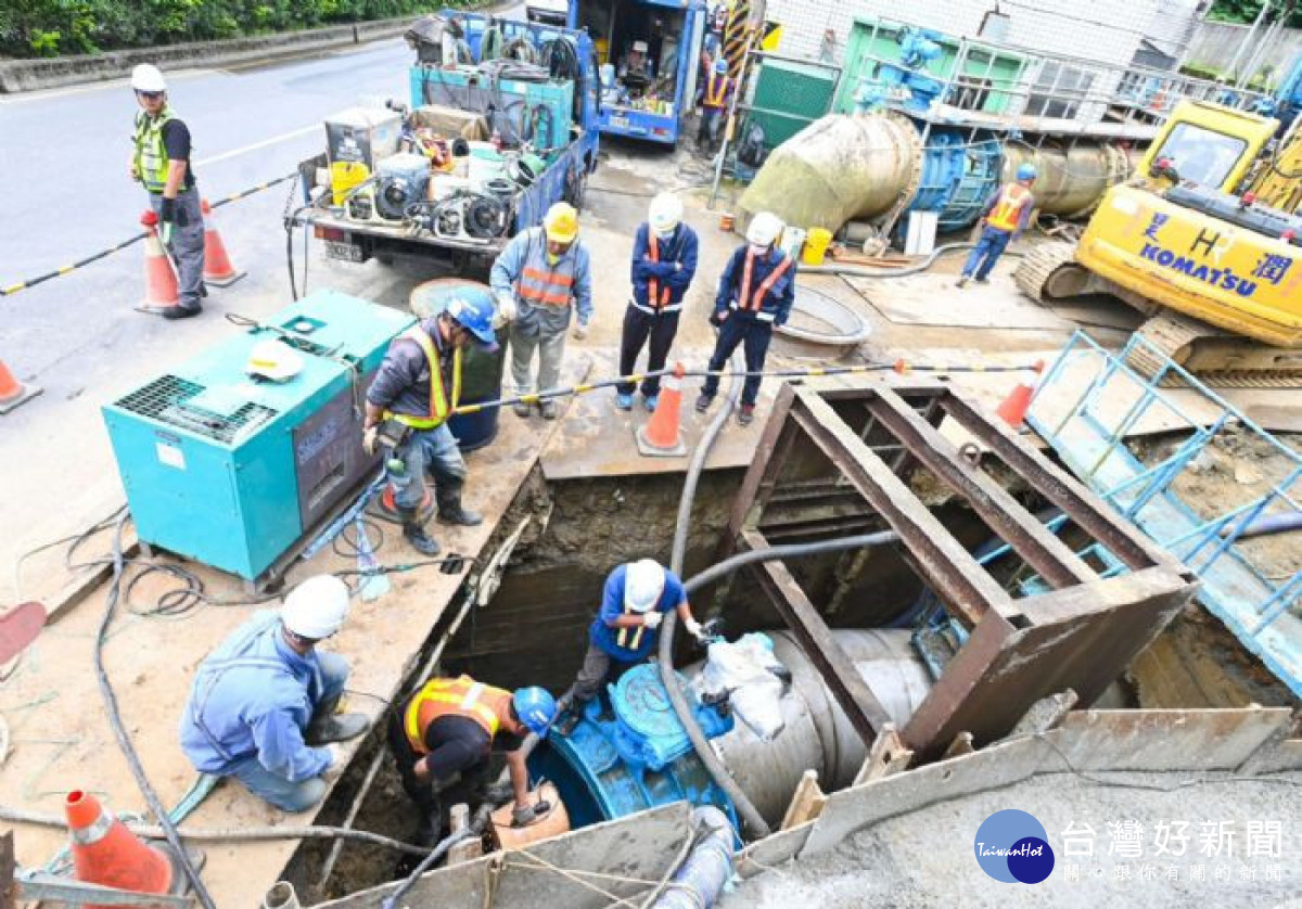 「龍潭三坑原水抽水站一期原水出水管改善工程」 施作一景 。<br /><br />
