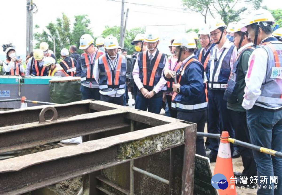 台水公司向張市長及市府團隊說明工程進度。<br />
