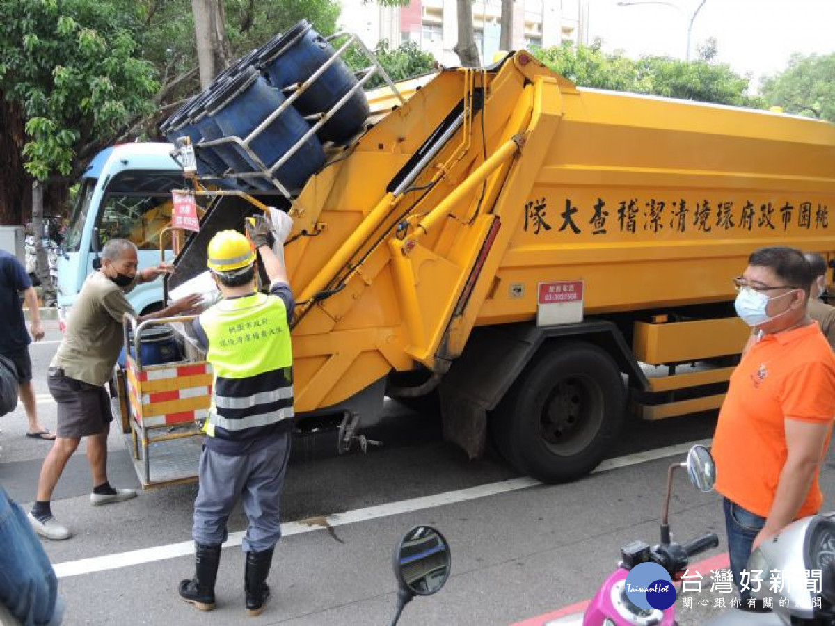 桃園市環保局辦理112年清潔隊員對外招考，，總共吸引4,145名考生報名。<br /><br />
