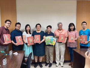 ▲《親親田園食農讀本》捐贈六龜區6所小學。（圖／記者 許高祥 翻攝）