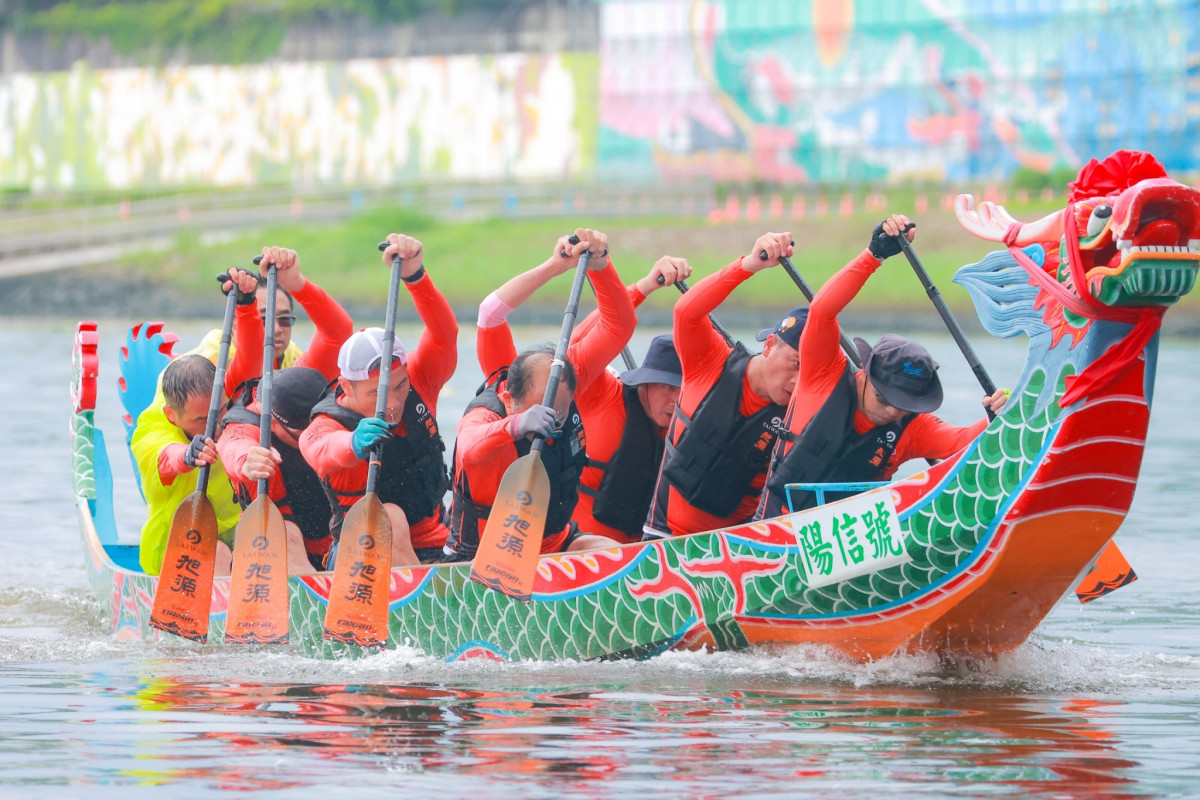 龍舟選手們同舟一心，備戰2023臺北國際龍舟錦標賽。