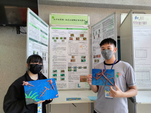 ▲光華國中林宇洋、吳芝綺研究短尾水螳螂獲高市中小學科展生物組第二名。