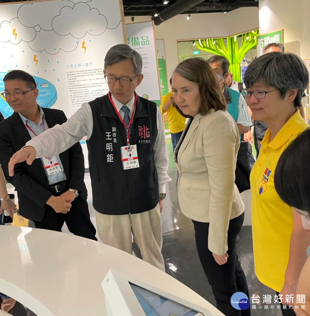 王副市長前往市府消防局訓練中心暨防災教育館，出席「援手2.0社區第一線反應員培訓計畫」。