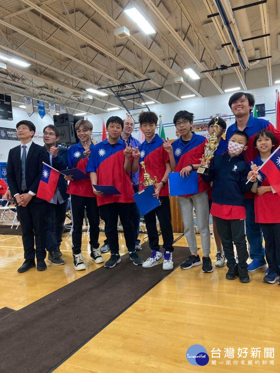 新竹縣學生2023 ROBOFEST機器人競賽世界總決賽勇奪佳績。