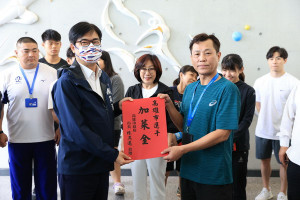 ▲陳其邁至國訓中心慰勉選手，表達對運動員的支持與鼓勵。（圖／記者 許高祥 翻攝）