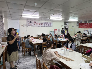 ▲高市大寮戶所聯手公所及高市林園魔法屋愛鄉協會共同舉辦紓壓羊毛氈課程。（圖／記者 許高祥 翻攝）