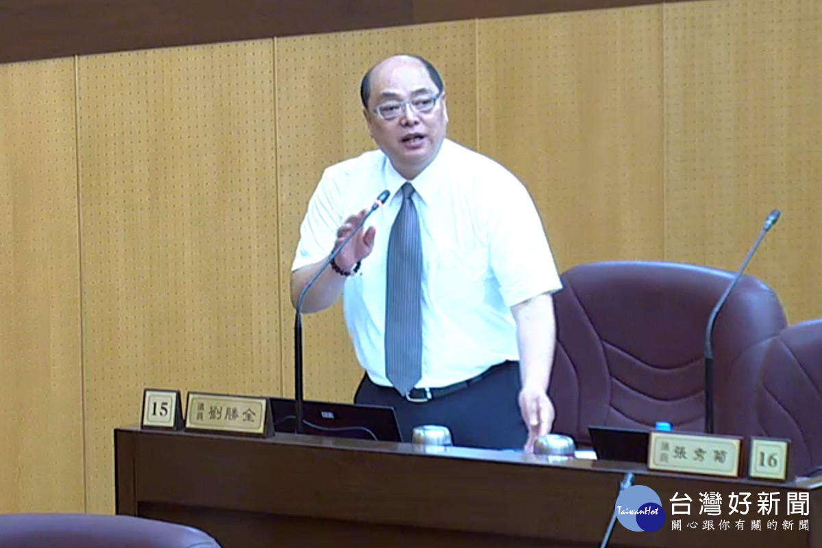 桃園市議員劉勝全於議事堂上進行市政總質詢。