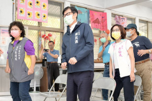▲陳其邁視察內門三平社區關懷據點，同時表示目標4年內要增至650處。（圖／記者 許高祥 翻攝）