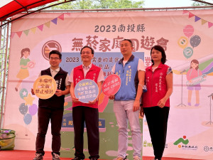 林議員陳局長等宣示支持無菸日。（記者扶小萍攝）