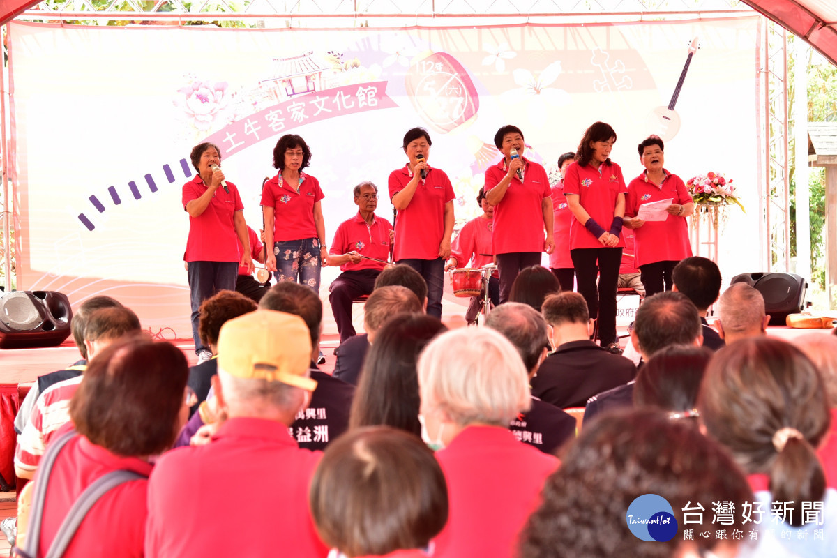 石岡土牛志工隊山歌演唱，讓大家聽見傳統歌謠魅力。
