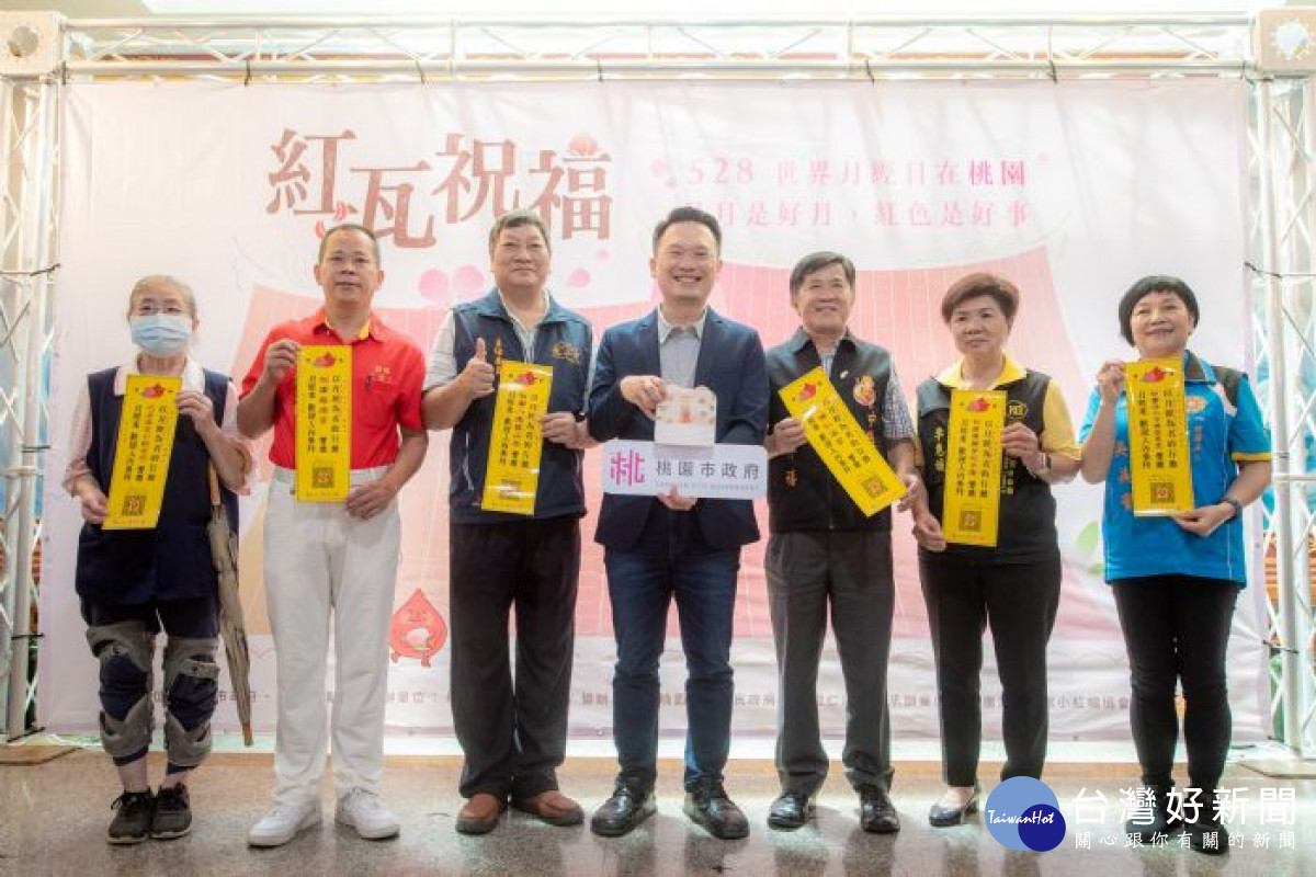 蘇副市長與桃園宮廟代表共同推廣「世界月經日倡議活動」。