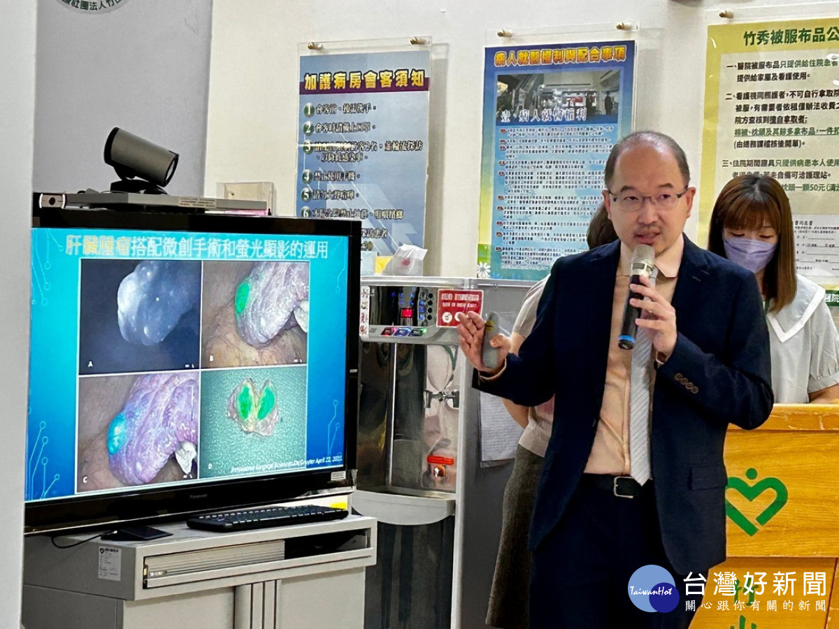 外科主任蘇啟成醫師也介紹，這套全新整合性手術室的設備。（圖片竹山秀傳醫院提供）