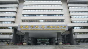 ▲為提供市民更便利服務，高市府四維行政中心於今年6月份至8月份開始試辦「夜間法律諮詢服務」。