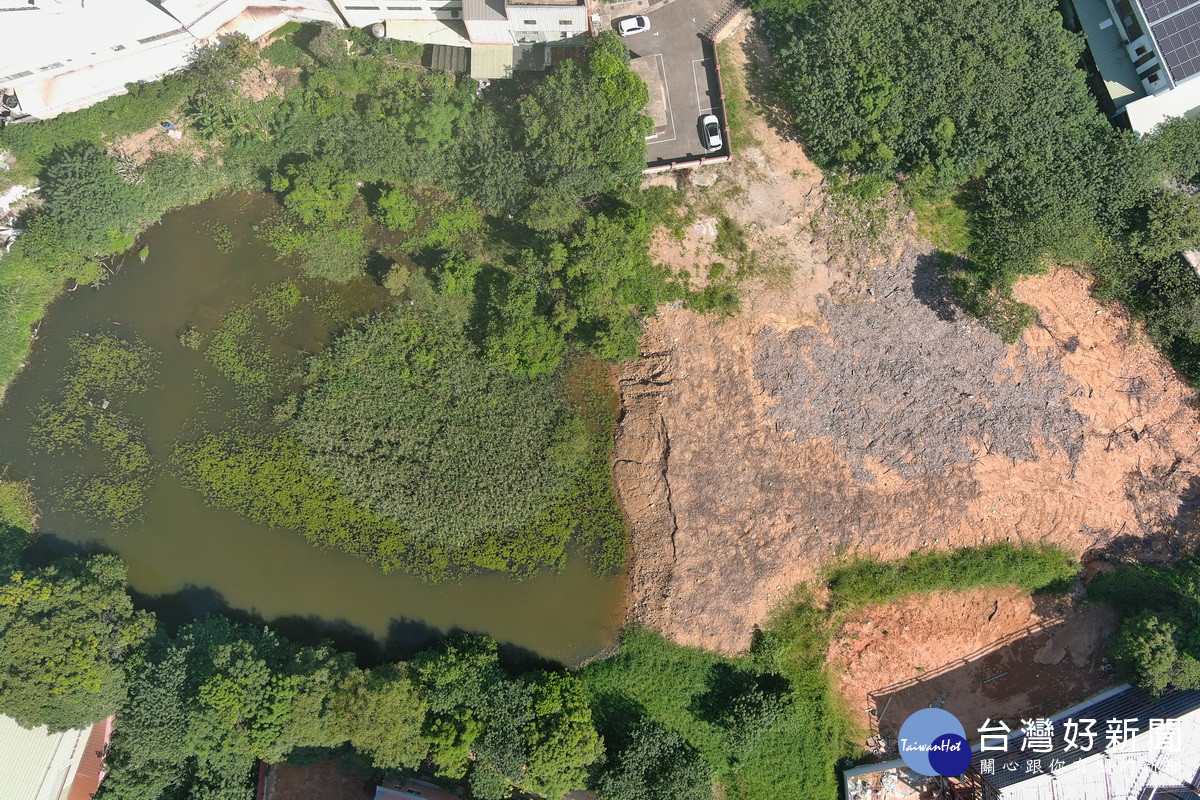 楊梅幼獅工業區內一處重要濕地遭惡意違規填埋土方，嚴重破壞濕地地形地貌。