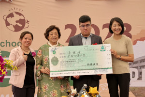 楊同學獲學校15萬元獎學金。（縣府提供）