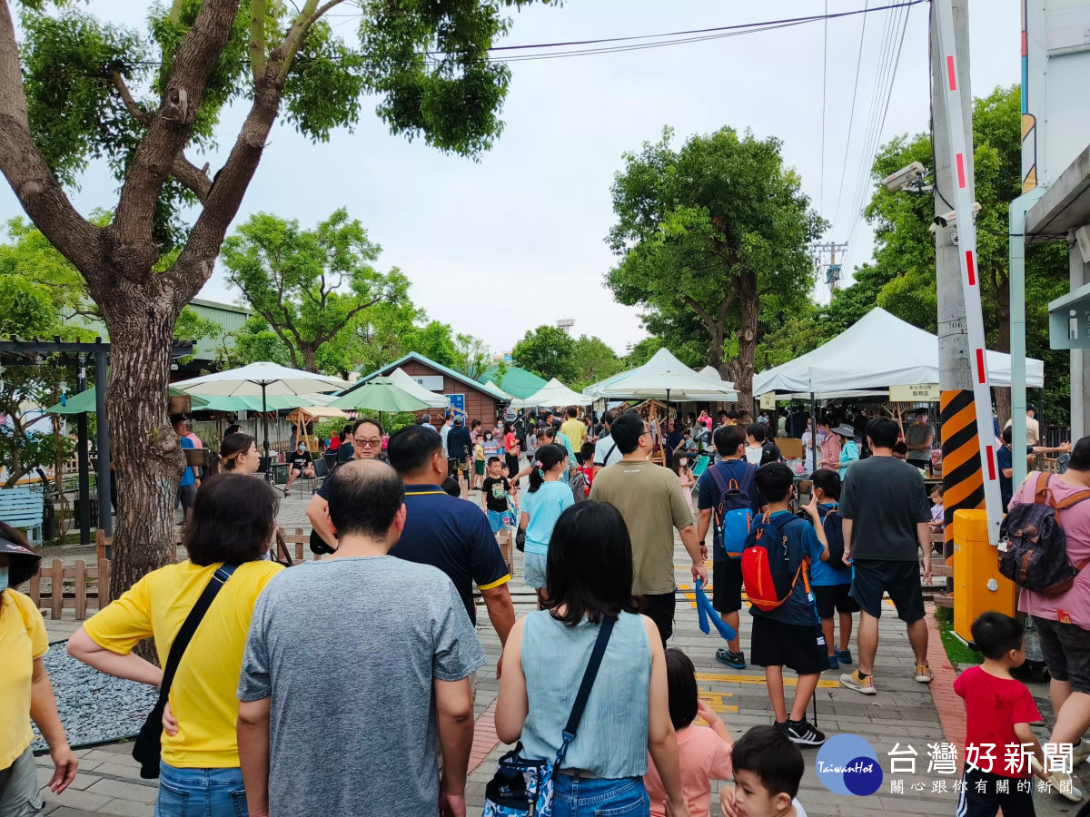 彰化科學趣活動太有趣了-親子擠爆戶羽機車園區。圖／ 彰化市公所提供